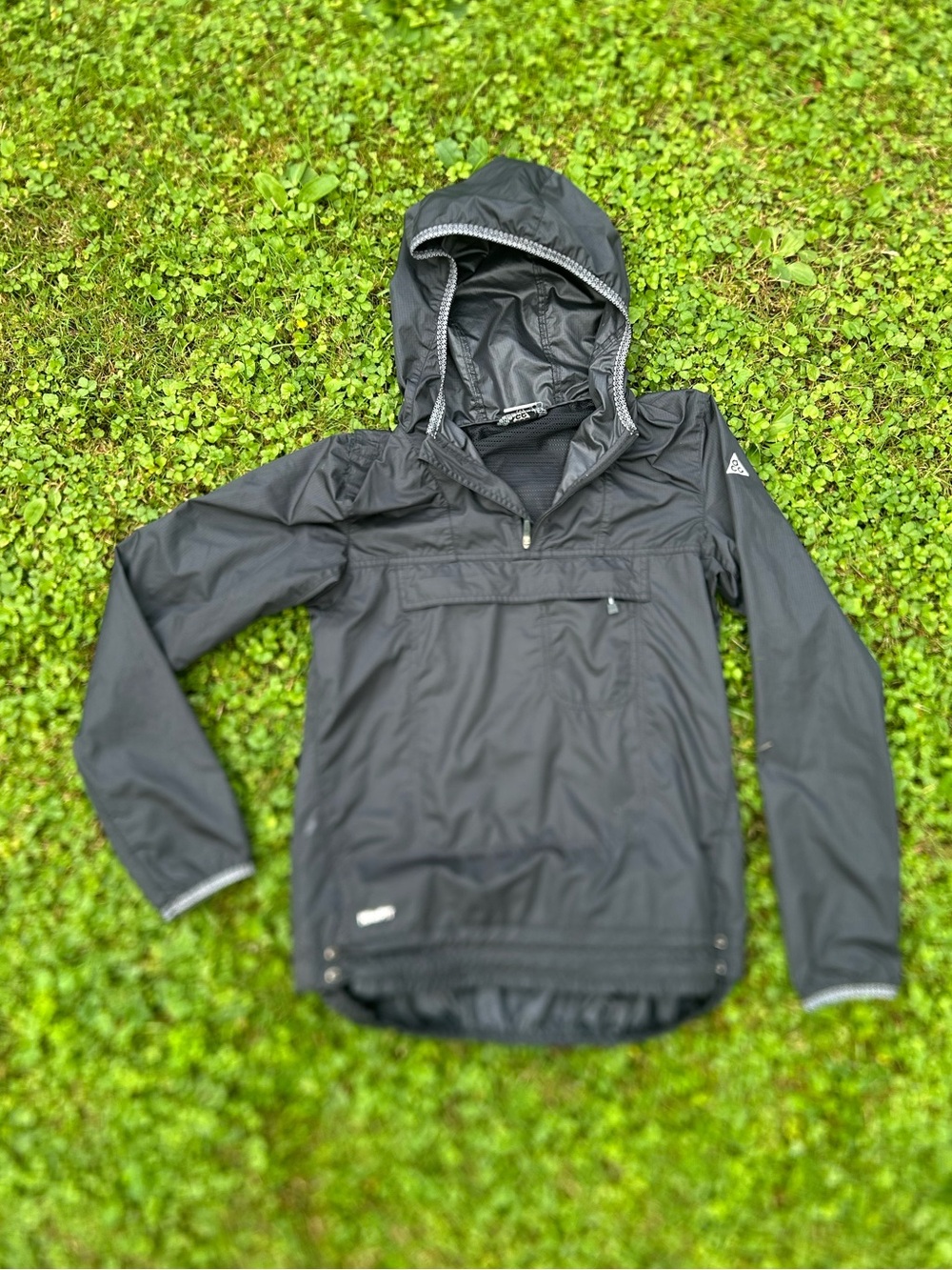 Nike ACG quarter zip windbreaker